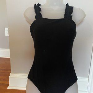 Le Lis RIBBED RUFFLE BODYSUIT